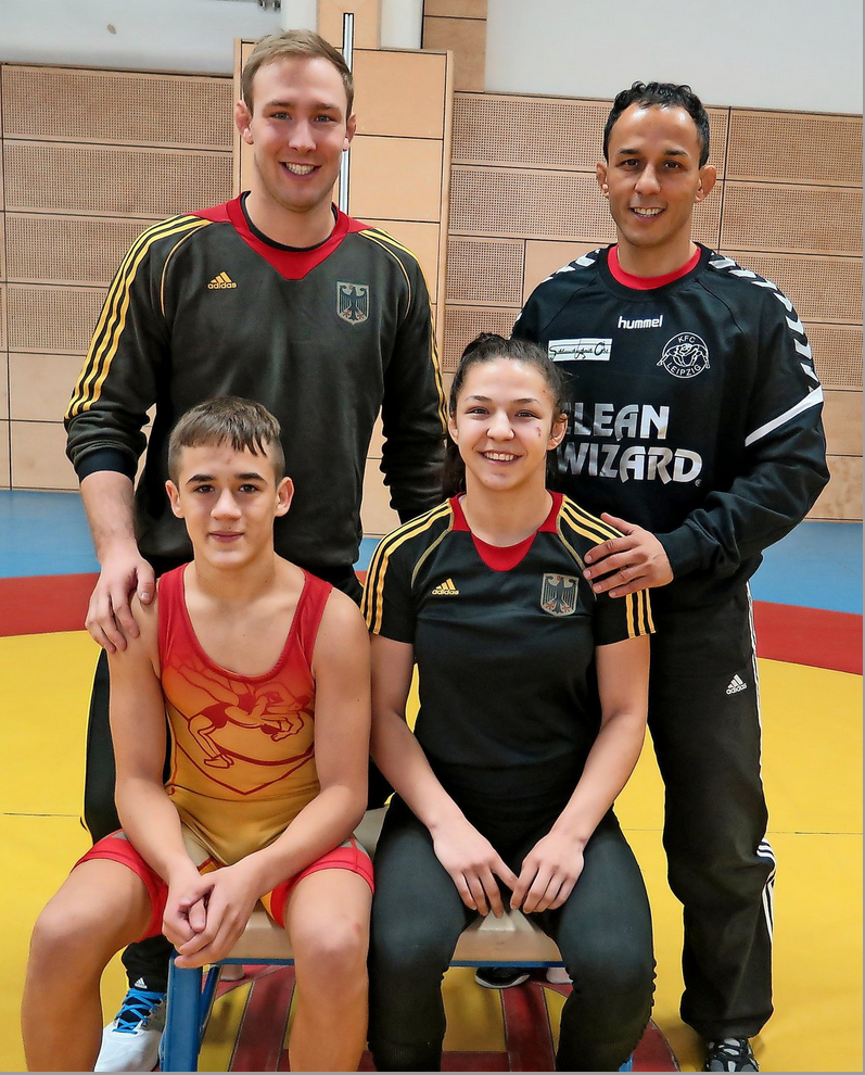 Anastasia Blayvas und Fernando Booysen mit den Trainern Florian Rau (I.) und Daniel Wilde.