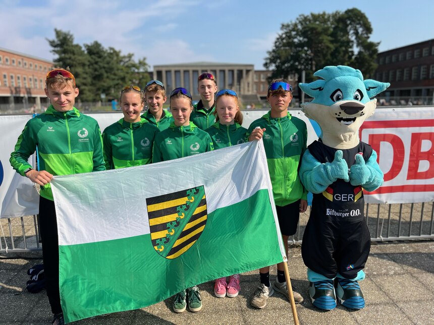 Foto: Das Triathlonteam vom Landessportgymnasium beim JtfO-Herbstfinale 2024.