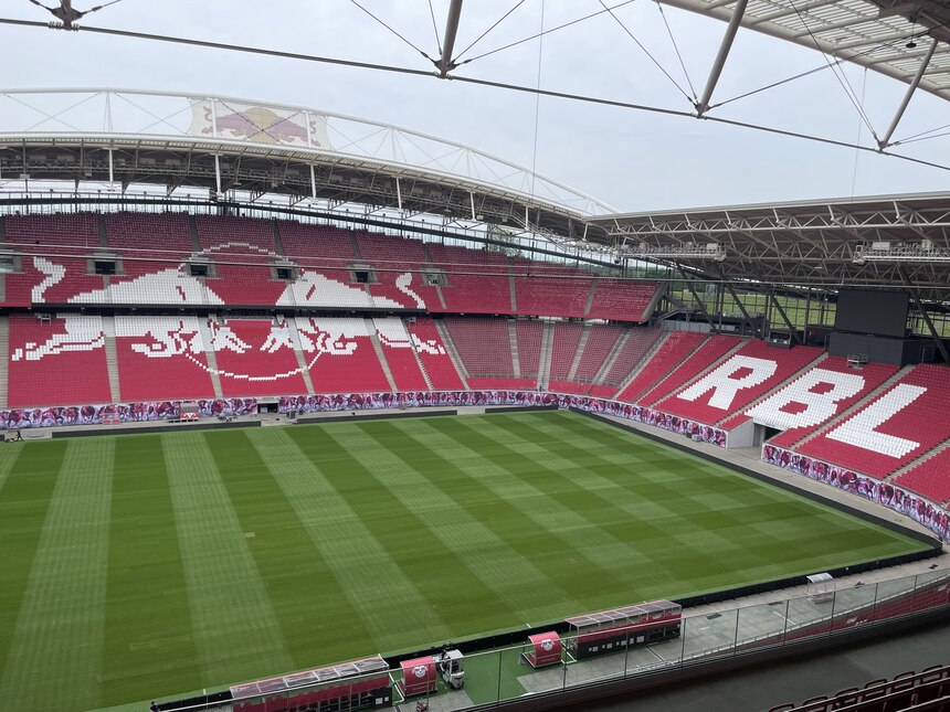 Foto: Blick vom VIP-Bereich in die Red Bull Arena Leipzig.